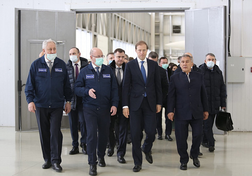 Министр промышленности и торговли РФ посетил Казанский авиационный завод