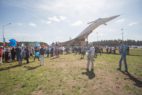 A monument to Tu-144 aircraft is unveiled in Zhukovskiy